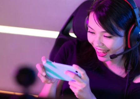 Mobile-gaming-image2.jpg-1600×900-1-1400×788-1-732×330.jpg