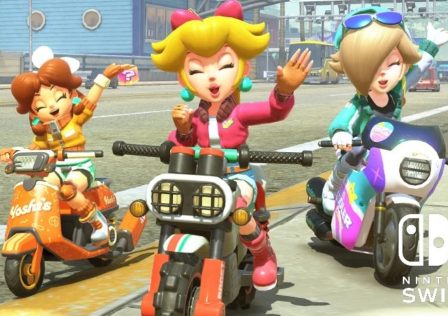 Daisy-Peach-and-Rosalina-smiling-and-waving-at-the-camera-in-Mario-World.jpg