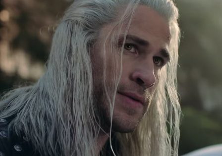 liam-hemsworth-as-geralt-of-rivia-looking-to-his-side-in-the-witcher-season-4.jpg