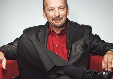 peter-moore-bids-farewell-on-his-last-day-in-the-video-game-industry-1492208538180.jpg
