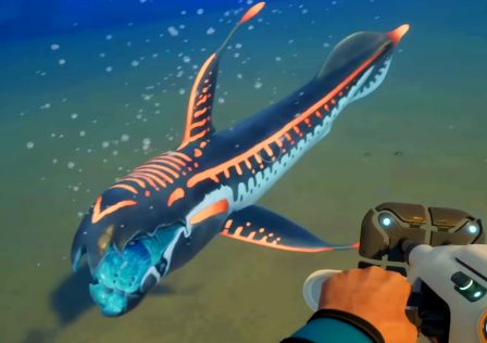 subnautica-2-update-1-1-hostile-creature-deterrents-sonic-resonator-flinching.jpg